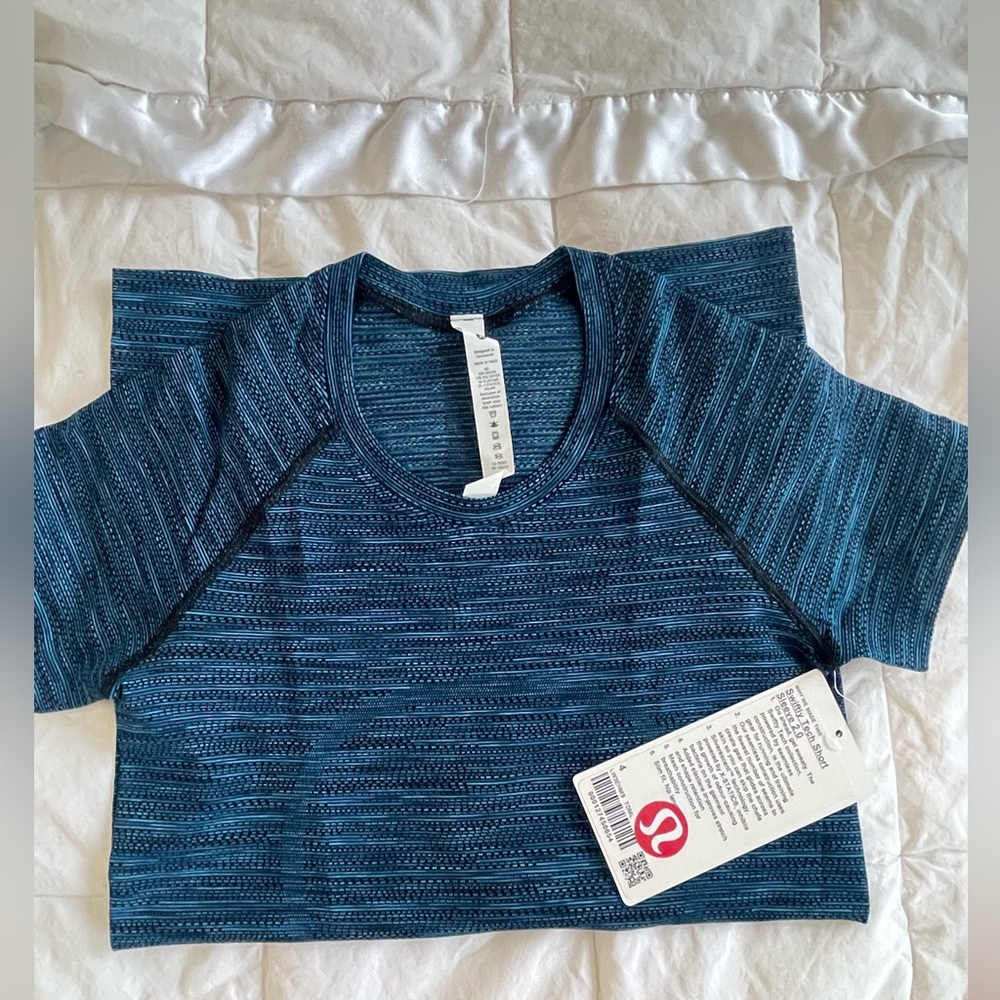 Lululemon Swiftly Tech Short Sleeve Shirt 2.0 brand new with tag size 4